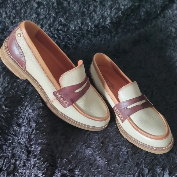 PIKOLINOS Cream and Brown Loafers - Picture 2 of 7